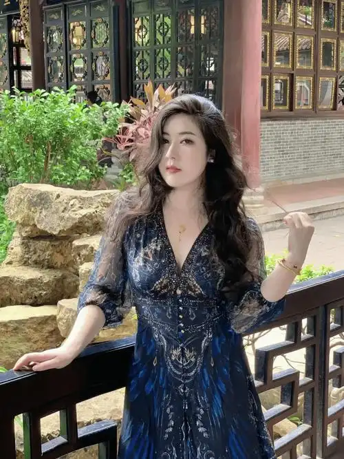 丝袜人妻电影中文