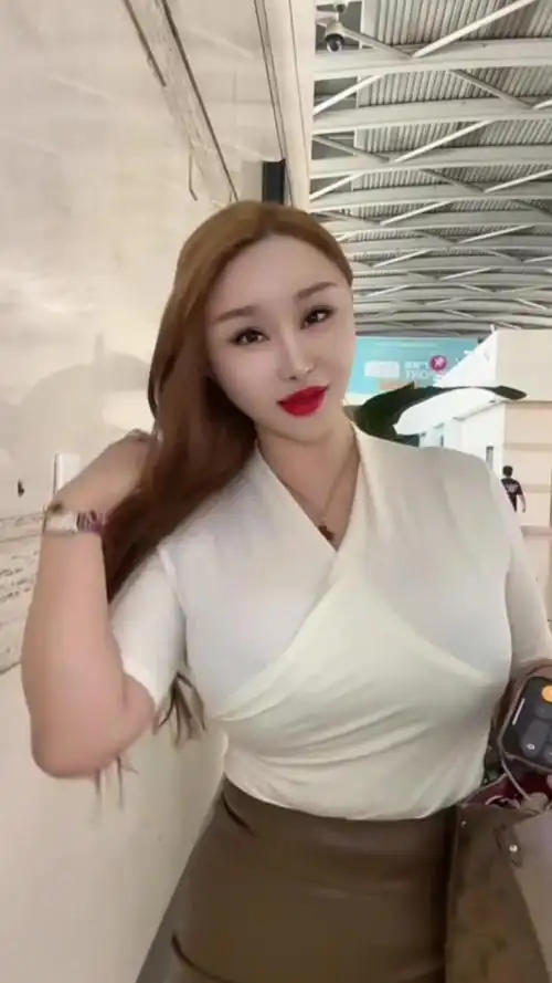 巨乳人妻的诱惑高清